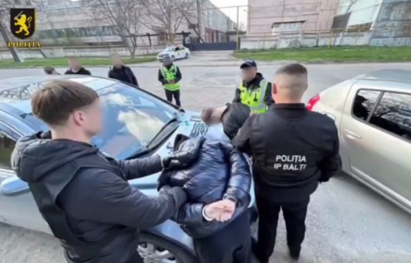 Doi tineri din Bălți, reținuți pentru trafic de droguri în proporții deosebit de mari