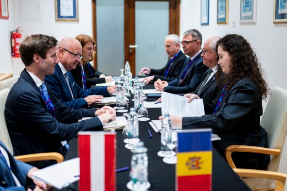 Alexandru Munteanu în discuții cu Cancelarul Federal al Austriei