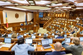 Votat: Copiii cu dizabilități vor primi anual un ajutor financiar de 3 000 de lei
