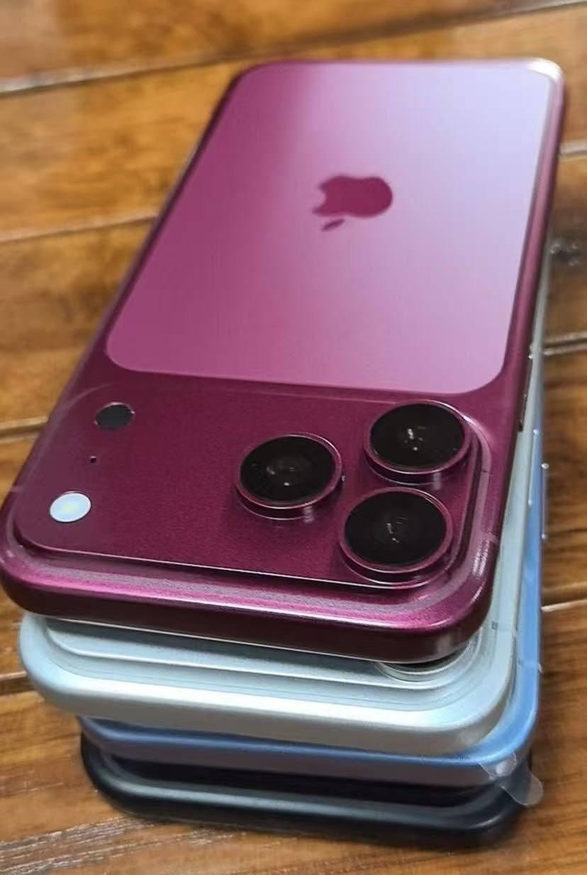 FOTO // Cum va arăta noul iPhone 18 Pro: fotografiile scurse pe internet stârnesc deja reacții