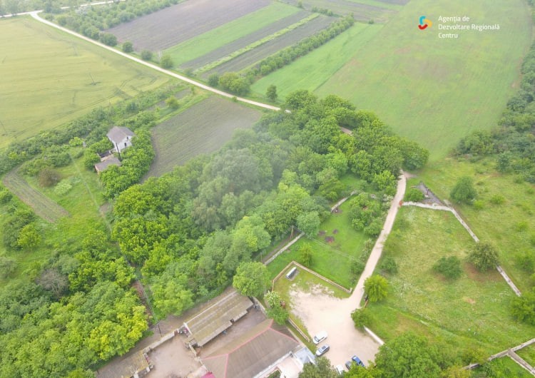 FOTO // Drumul de acces către Mănăstirea „Sf. Ierarh Nicolae" din Dobrușa va fi modernizat
