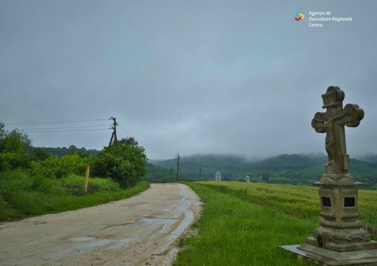 FOTO // Drumul de acces către Mănăstirea „Sf. Ierarh Nicolae" din Dobrușa va fi modernizat