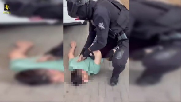 Bărbat din Chișinău, reținut în flagrant pentru trafic de droguri. Riscă până la 15 ani de închisoare
