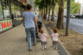 Familiile cu copii născuți peste hotare pot beneficia de indemnizații din Republica Moldova. Care sunt condițiile