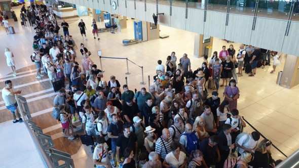 Aglomerație la Aeroportul Chișinău! Pasagerii, sfătuiți să ajungă cu patru ore înainte de zbor