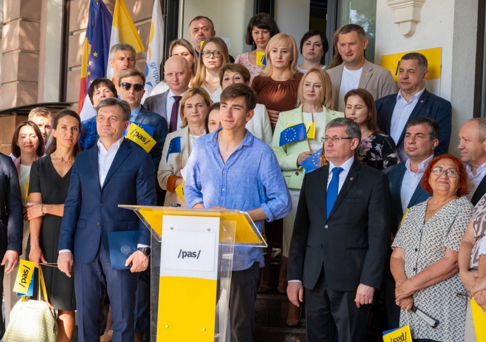 Deputatul Partidului Nostru, Nicolae Margarint, cere recuperarea banilor și sancționarea celor care au angajat un tânăr fără studii, cu un salariu de aproape 30 mii lei