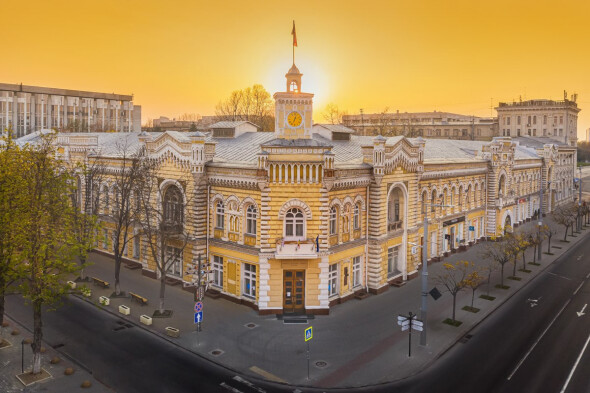 Nouă personalități, distinse cu titlul de Cetățean de Onoare al municipiului Chișinău