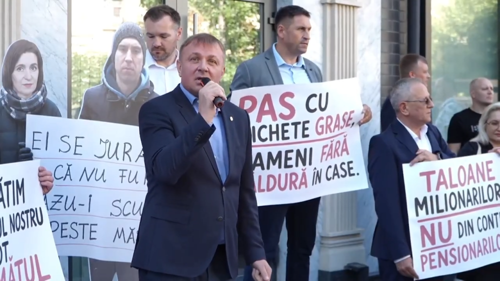 Deputații Partidului Nostru au protestat în fața ANRE: „În România gazul este aproape de două ori mai ieftin decât vor să-l facă în Moldova”