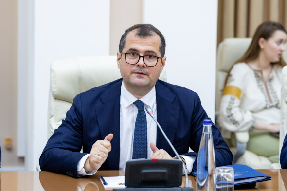 Prim-ministrul Vasile Tofan a discutat cu participanții la piața de carburanți despre măsurile de asigurare a pieței interne